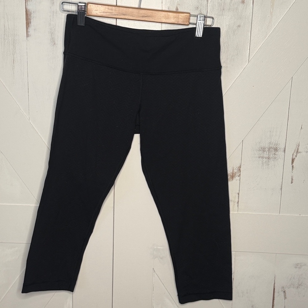 Lululemon Black Chevron Capri Leggings